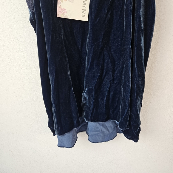 Love Johhny Was Meredith Velvet Cami Size Medium NWT Blue - Picture 2 of 6